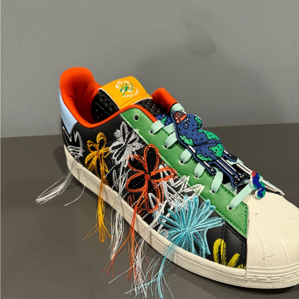 New w/box
Sean Wotherspoon and adidas Originals revisit their first collab